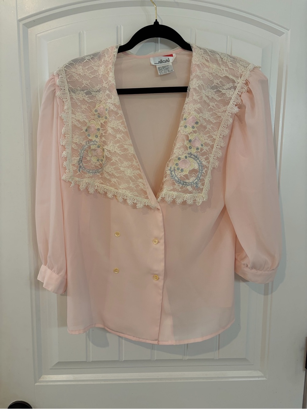 Vintage Soft Pink Lace-Collar Blouse with Embroidered Detail